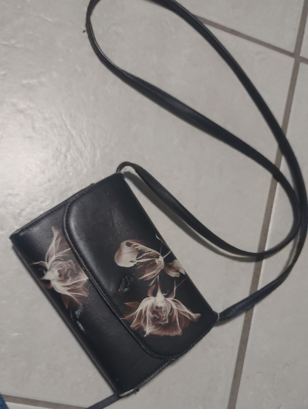Vera Wang Black Floral Crossbody Purse with Beige Rose Print